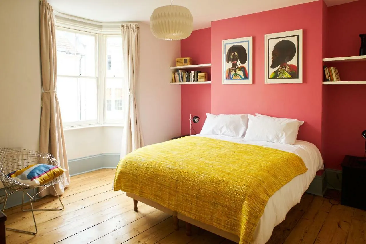 Holiday home Lovely 4 Bed House 200M From The Beach Brighton