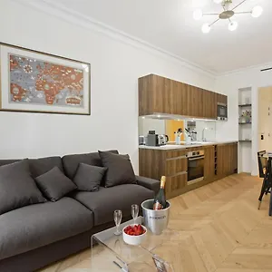 270 Haute - Superb In Paris. , Paris France